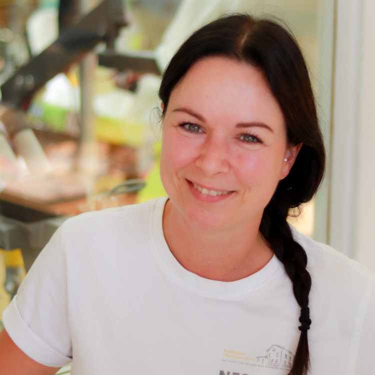 Iwona, Zahntechnikerin im Bereich CAD/CAM und Frästechnik